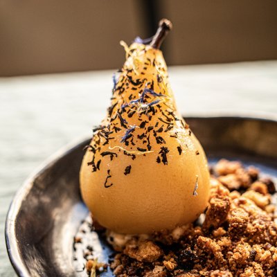 Poire pochée au thé noir bio